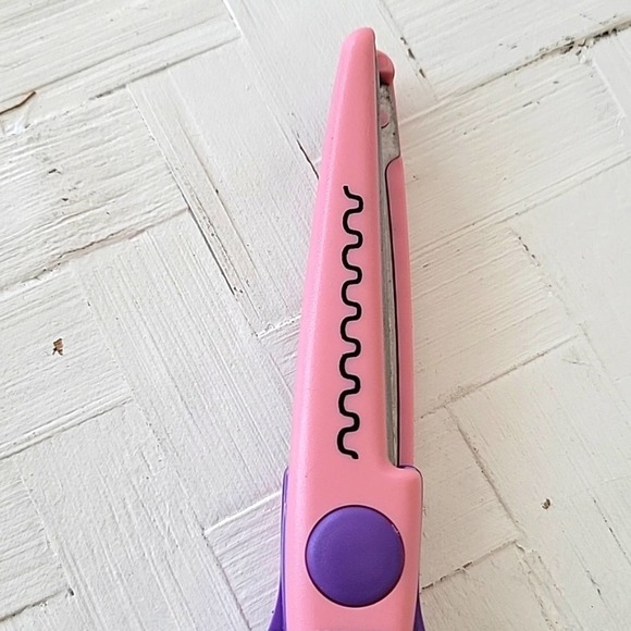 Provo Craft Lot of 6 Different Crafting Scissors with 6 Different Patterns - Picture 4 of 11